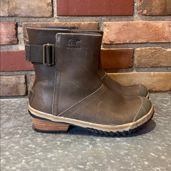Sorel Shoes - Sorel Slimboot Slimpack Pull-on Short Boot in Size 5.5